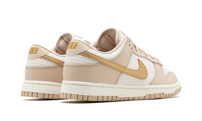 Tênis Dunk Low - Nude/Dourado "Metallic Gold"